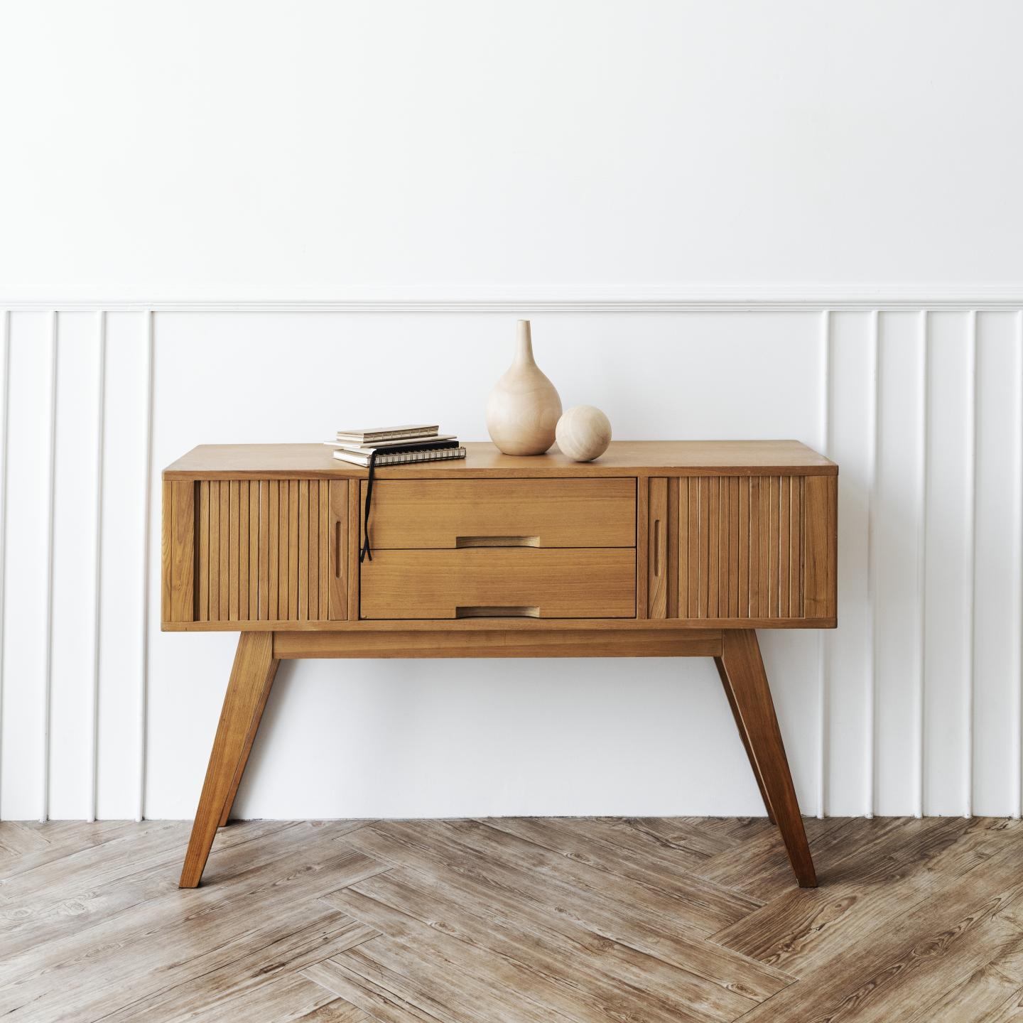 wooden-sideboard-table-with-books-vase